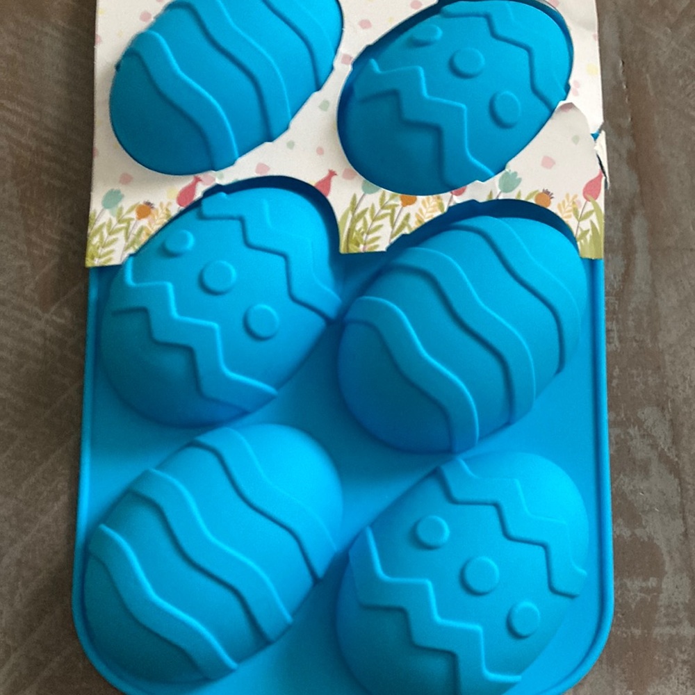 Easter silicone cake molds. 6 Easter molds. New great to make cakes, muffins.